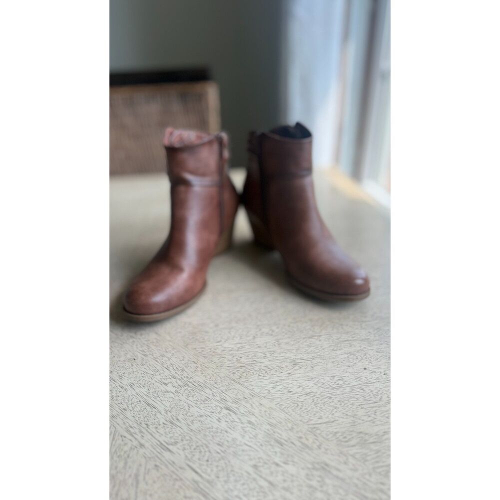 Baretraps Rasha Women’s 7.5 Brown Ankle Boots Block Heel Side Zip Booties